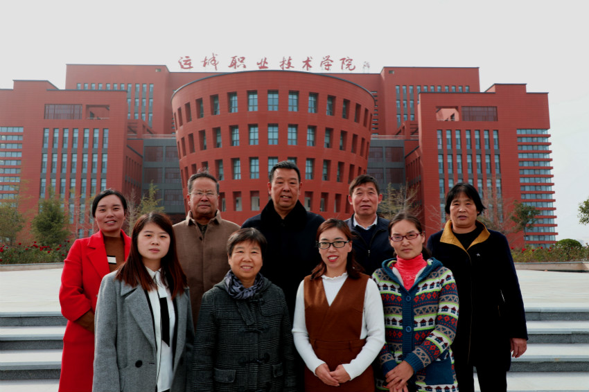 数学教研室合照_meitu_3.jpg 数学教研室合照_meitu_3.jpg